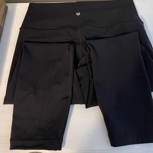 NWOT Lululemon Wunderunder crops! Size 10